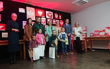 Wernisaż wystawy "Tu wszędzie jest moja Ojczyzna", Konkurs plastyczny "Najpięknieszy Orzeł - Godło Polski" 17
