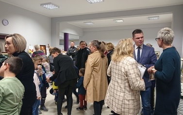Wernisaż wystawy "Tu wszędzie jest moja Ojczyzna", Konkurs plastyczny "Najpięknieszy Orzeł - Godło Polski" 38